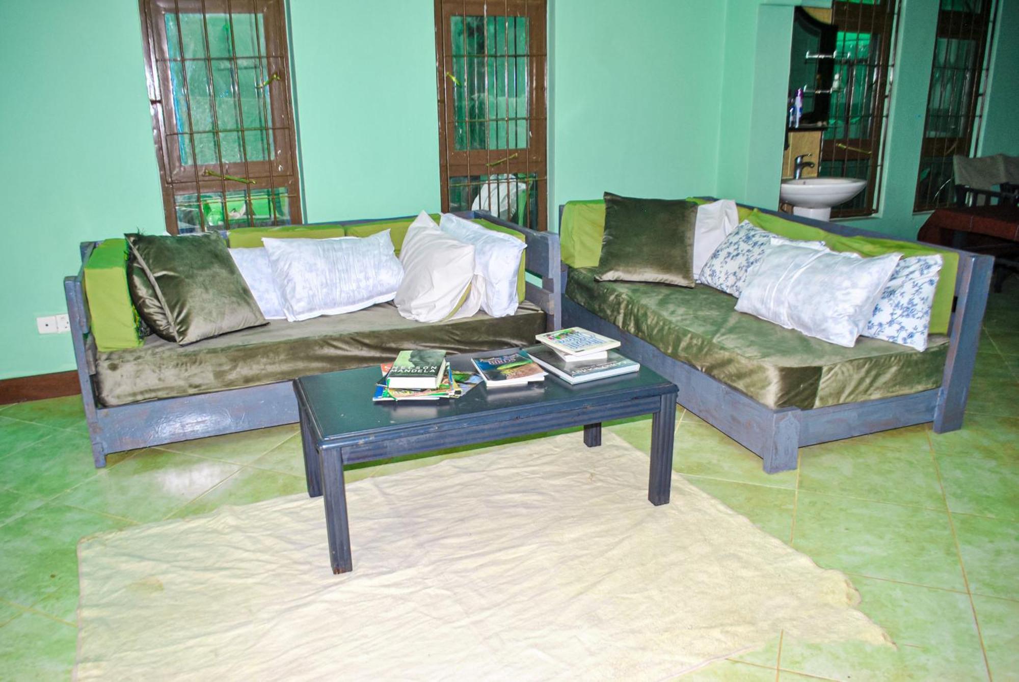 Ngorongoro Villa And Restaurant カラトゥ エクステリア 写真